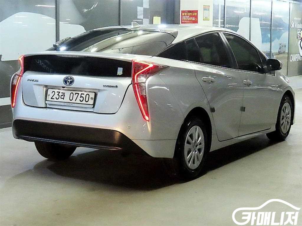 토요타 프리우스 4세대 1.8 E 썸네일 4