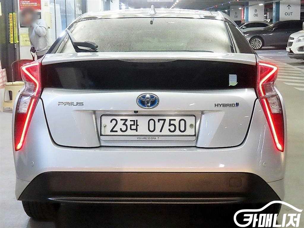 토요타 프리우스 4세대 1.8 E 썸네일 5