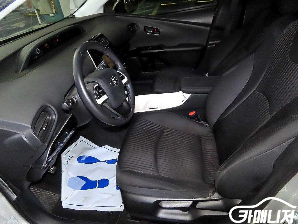 토요타 프리우스 4세대 1.8 E 썸네일 6