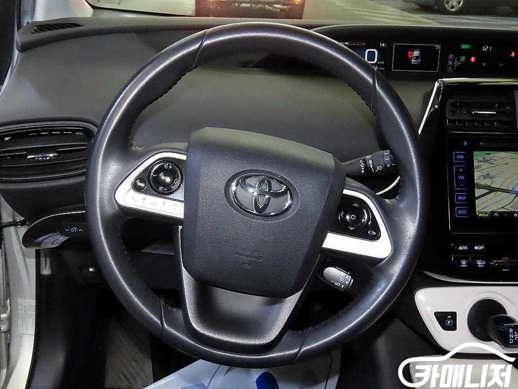 토요타 프리우스 4세대 1.8 E 썸네일 8