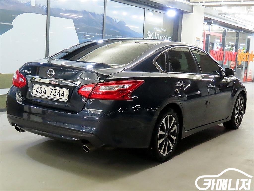 닛산 알티마 2.5 테크 썸네일 4