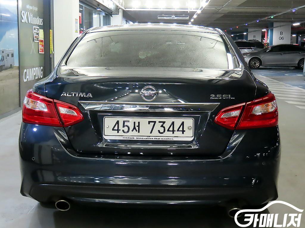 닛산 알티마 2.5 테크 썸네일 5