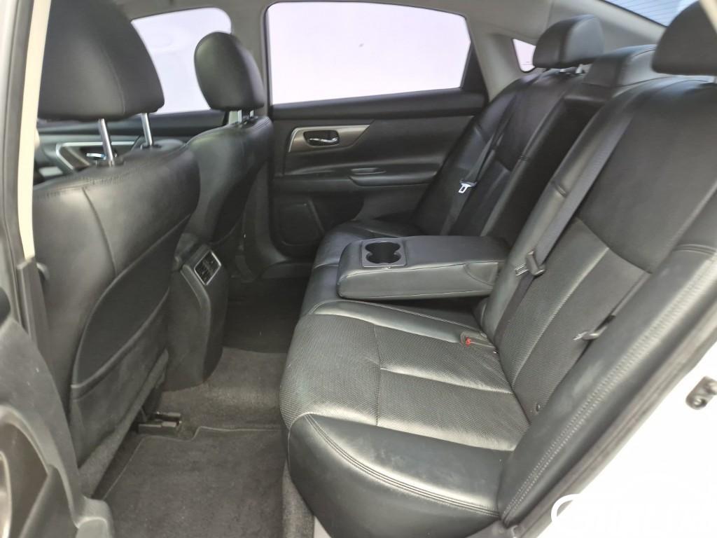 닛산 알티마 2.5 썸네일 12