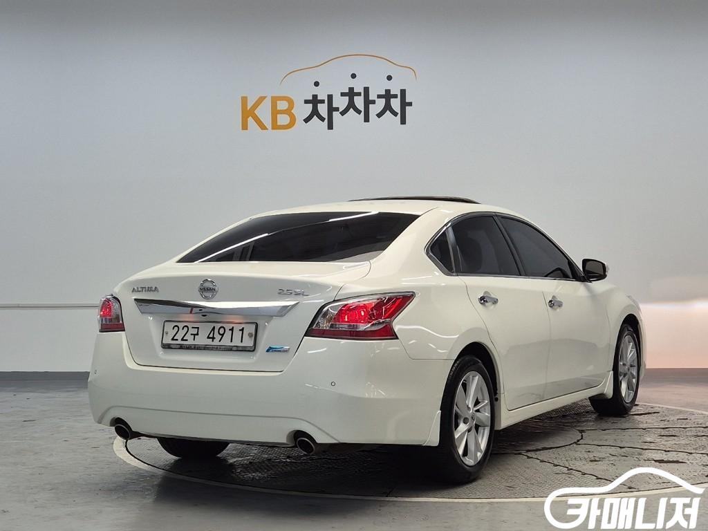 닛산 알티마 2.5 썸네일 3