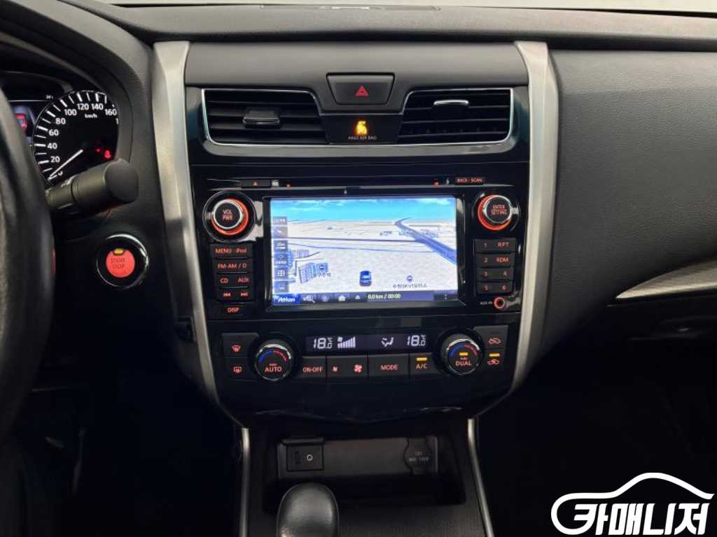 닛산 알티마 2.5 테크 썸네일 10