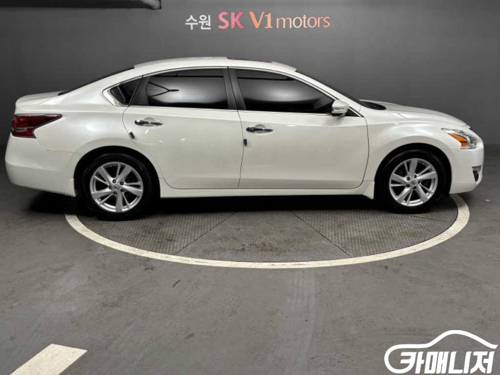닛산 알티마 2.5 테크 썸네일 3