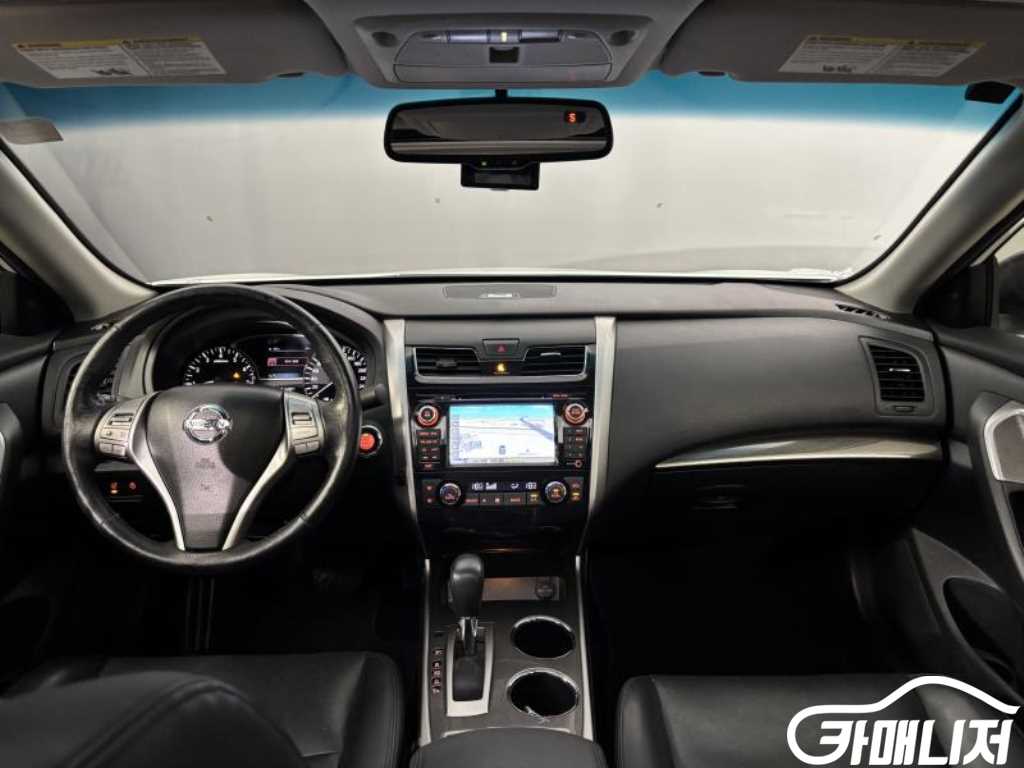 닛산 알티마 2.5 테크 썸네일 5