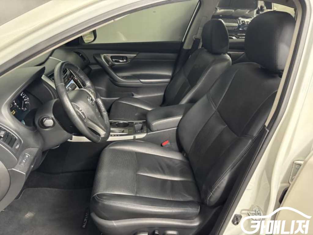 닛산 알티마 2.5 테크 썸네일 7