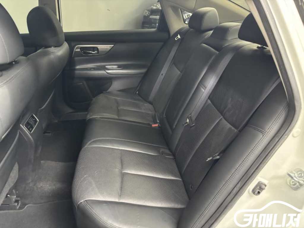 닛산 알티마 2.5 테크 썸네일 8