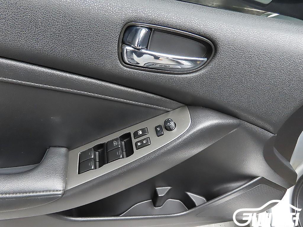 닛산 알티마 2.5 썸네일 11