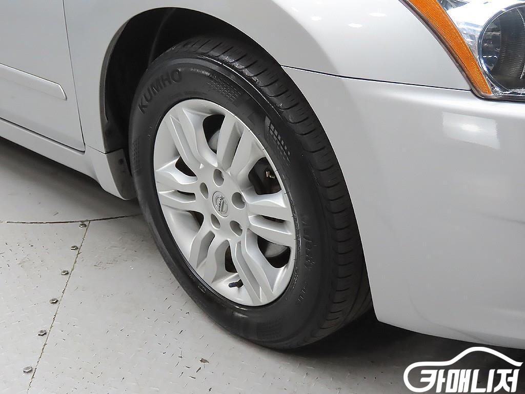 닛산 알티마 2.5 썸네일 5