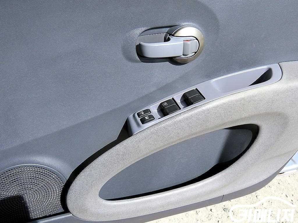 닛산 마치 1.2 썸네일 11