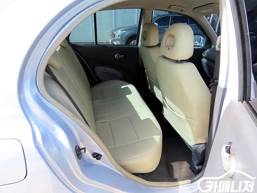 닛산 마치 1.2 썸네일 6