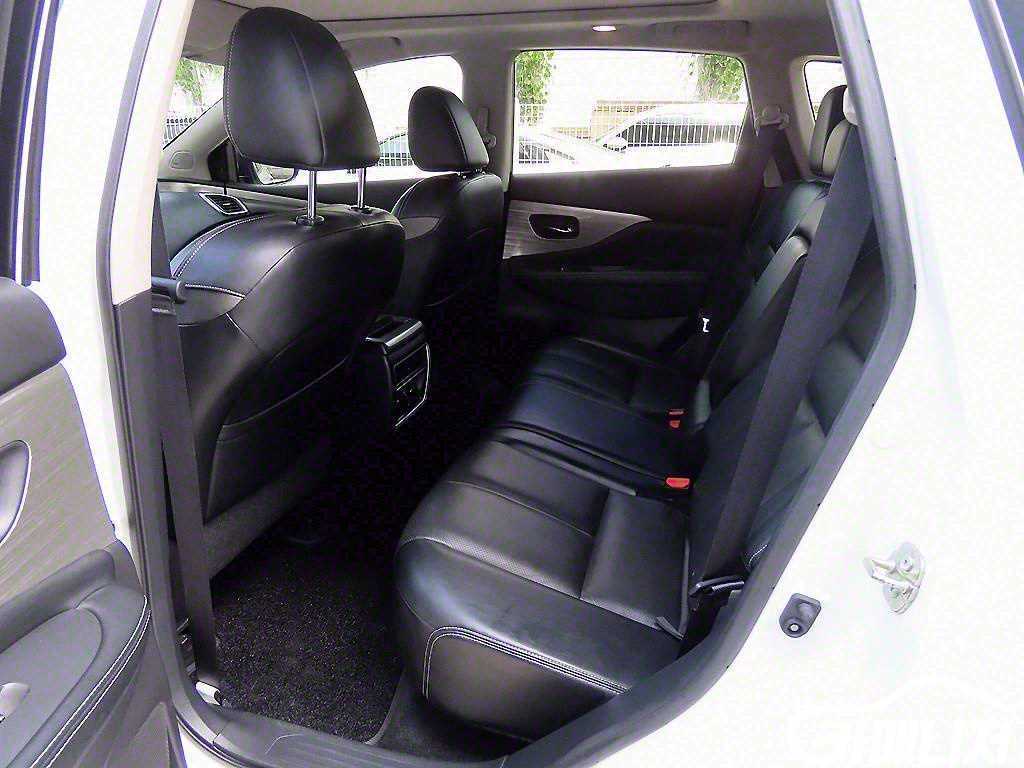 닛산 무라노 2.5 하이브리드 썸네일 6