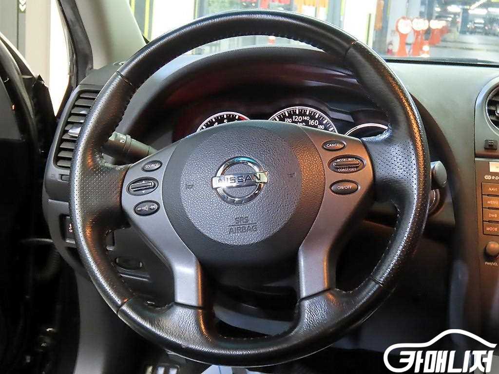 닛산 알티마 2.5 썸네일 8