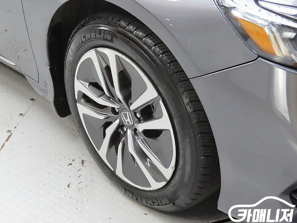 혼다 어코드(10세대) 2.0 하이브리드 투어링 썸네일 5