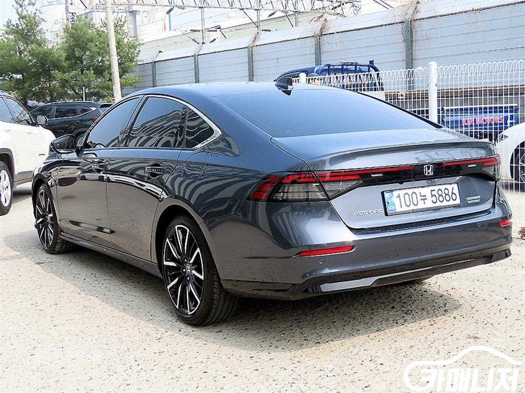 혼다 어코드(11세대) 2.0 하이브리드 투어링 썸네일 3