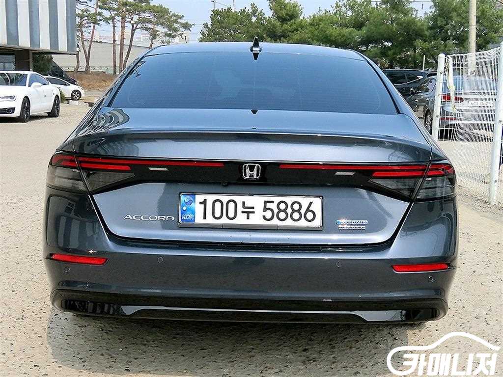 혼다 어코드(11세대) 2.0 하이브리드 투어링 썸네일 4