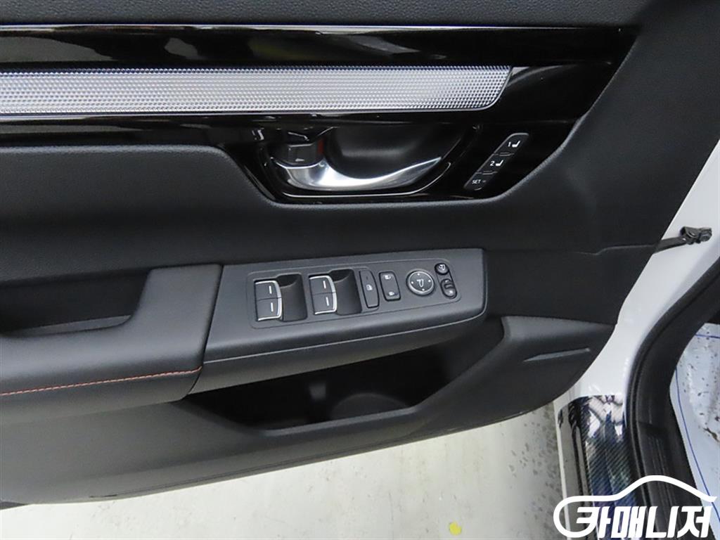 혼다 CR-V 6세대 2.0 하이브리드 투어링 2WD 썸네일 12
