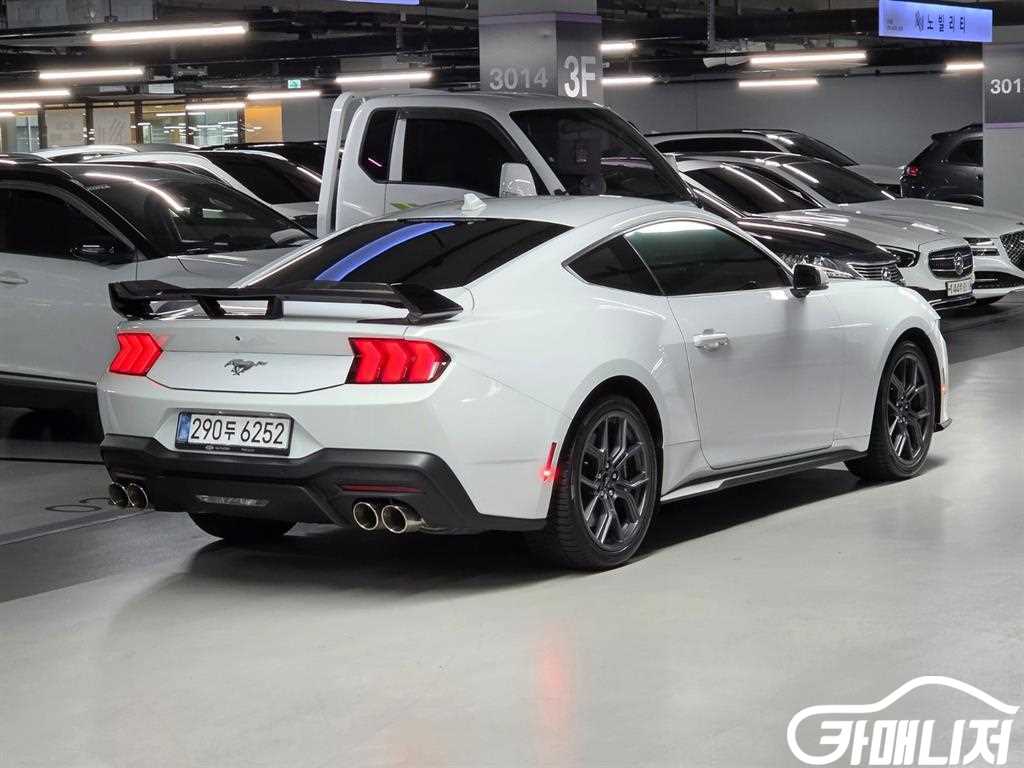 포드 머스탱 7세대 2.3 에코부스트 프리미엄 쿠페 썸네일 2