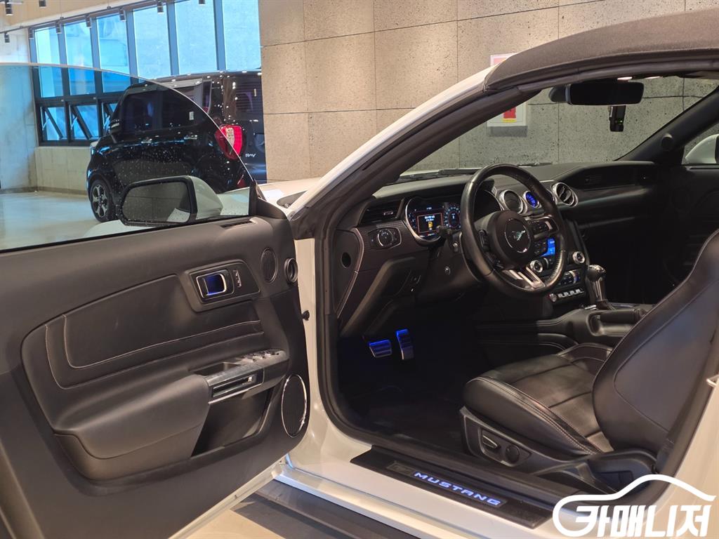 포드 머스탱 6세대 5.0 GT 컨버터블 썸네일 6