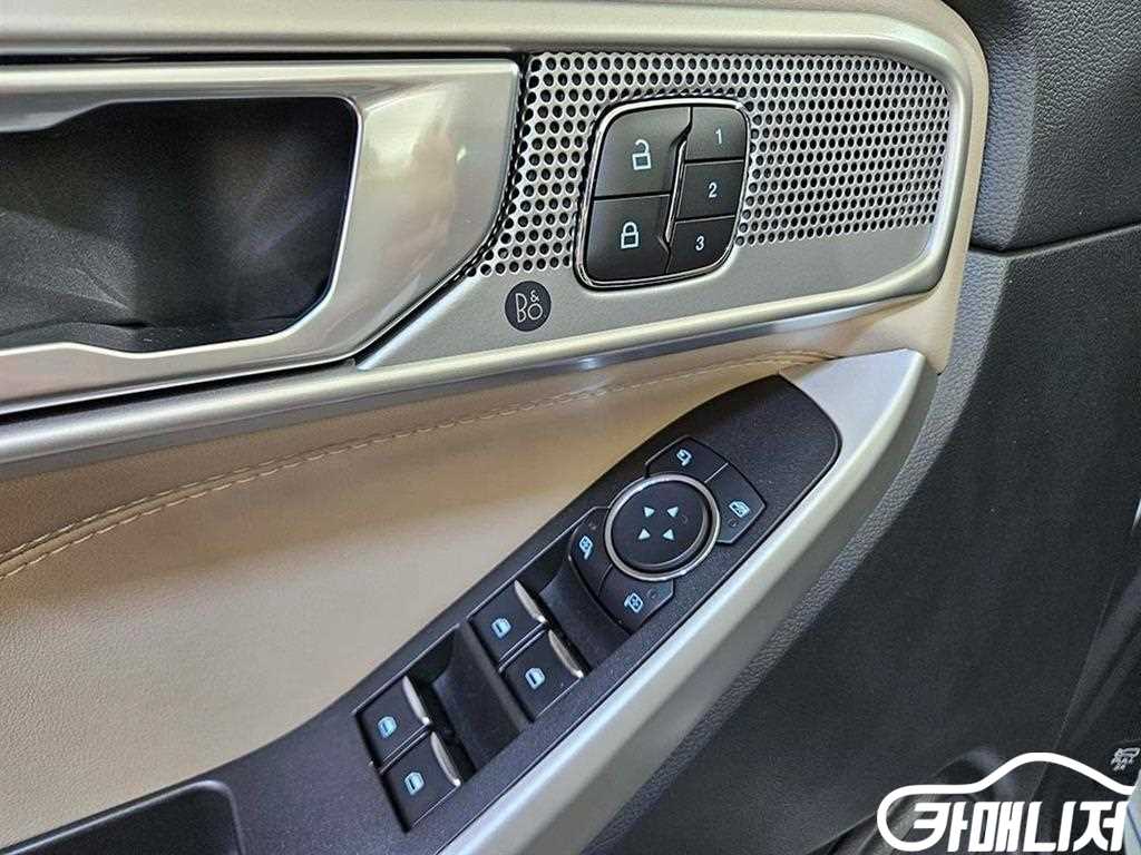 포드 익스플로러 6세대 2.3 AWD 리미티드 썸네일 11