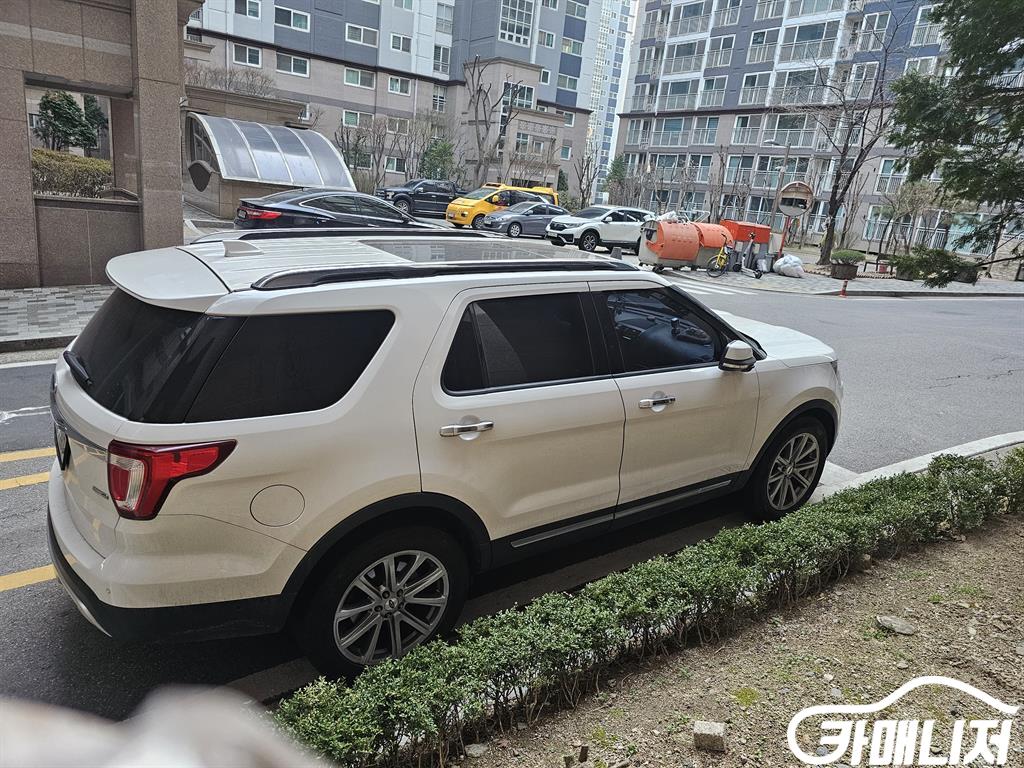 포드 익스플로러 6세대 2.3 AWD 리미티드 썸네일 4
