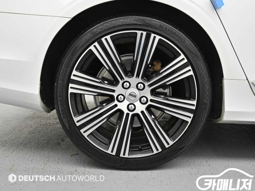 볼보 S90 T8 AWD 인스크립션 썸네일 5