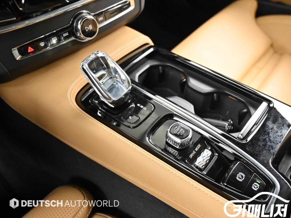 볼보 S90 T8 AWD 인스크립션 썸네일 9