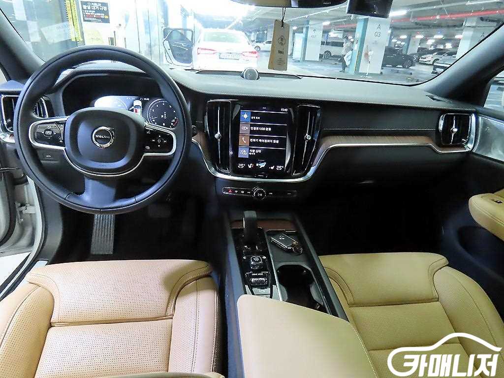 볼보 V60 크로스 컨트리 2세대 2.0 B5 프로 AWD 썸네일 10