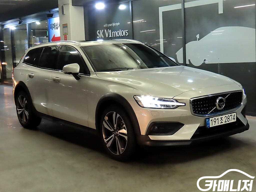 볼보 V60 크로스 컨트리 2세대 2.0 B5 프로 AWD