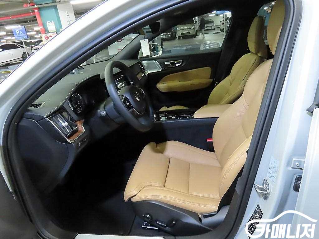 볼보 V60 크로스 컨트리 2세대 2.0 B5 프로 AWD 썸네일 6