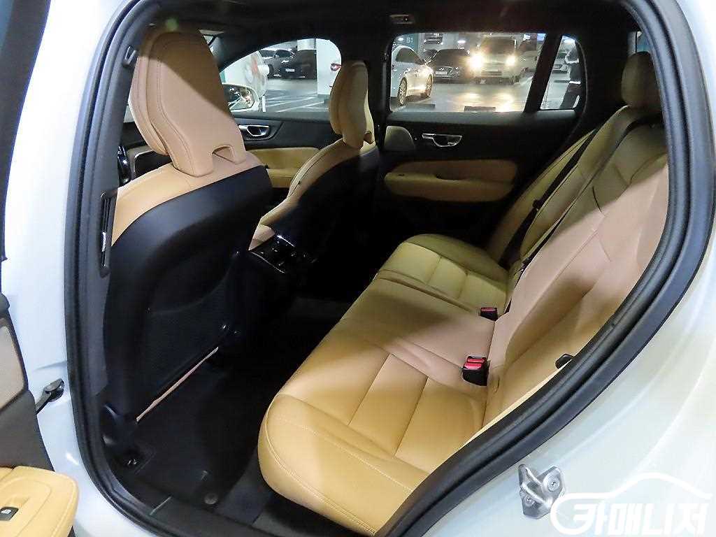 볼보 V60 크로스 컨트리 2세대 2.0 B5 프로 AWD 썸네일 7