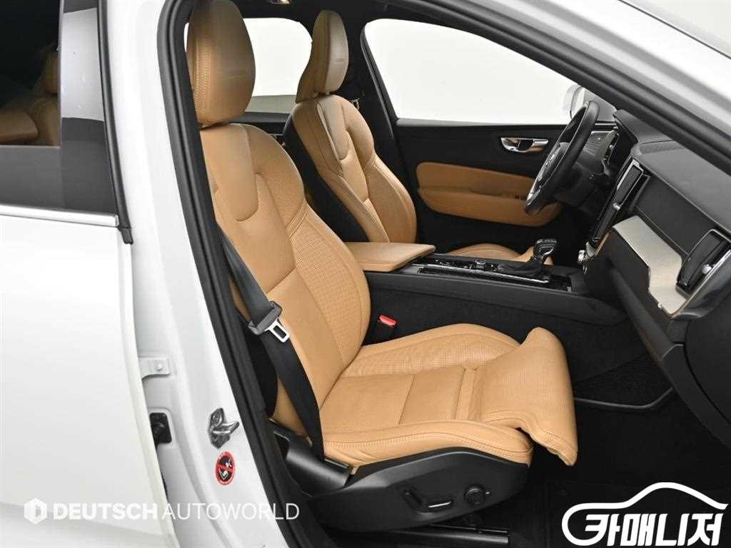 볼보 XC60(2세대) D5 AWD 인스크립션 썸네일 10