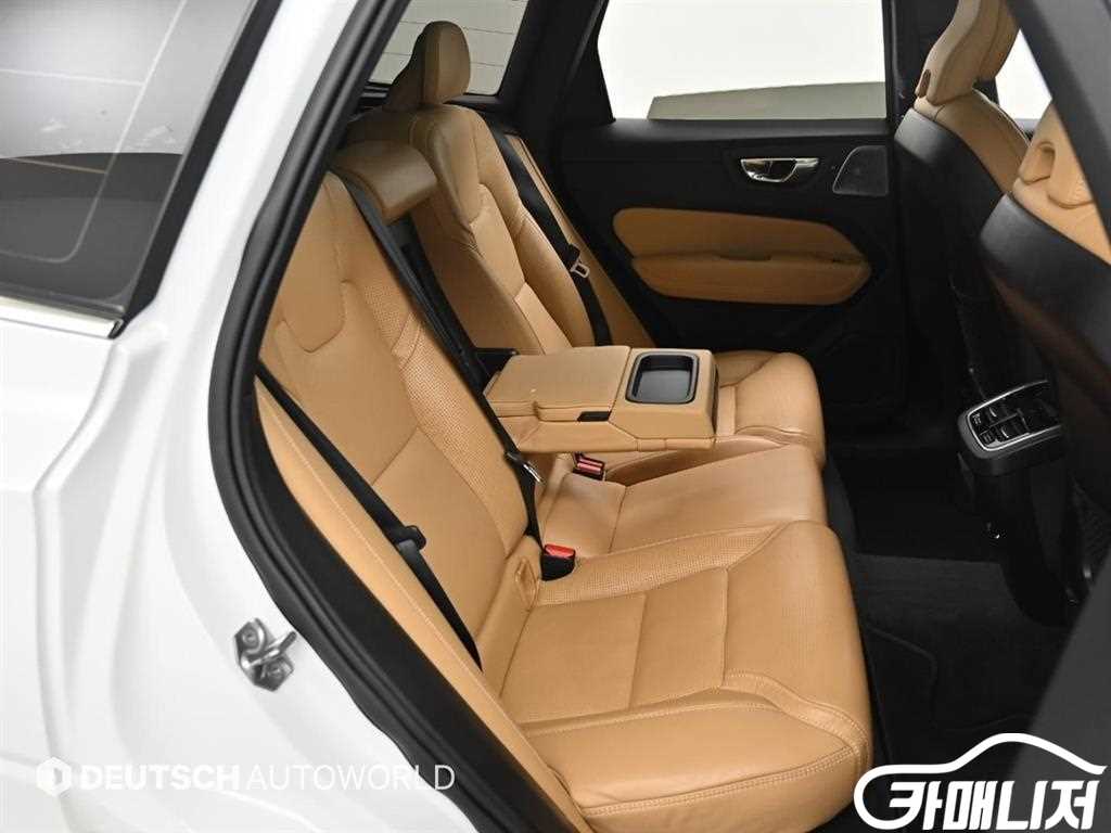 볼보 XC60(2세대) D5 AWD 인스크립션 썸네일 12