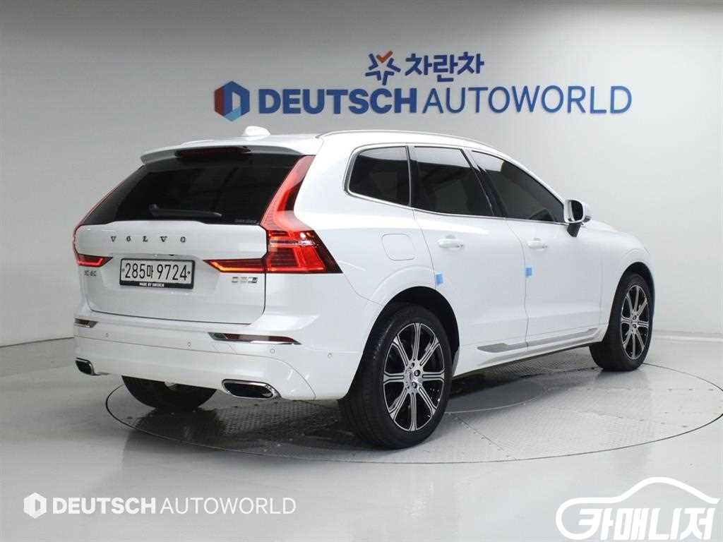 볼보 XC60(2세대) D5 AWD 인스크립션 썸네일 2