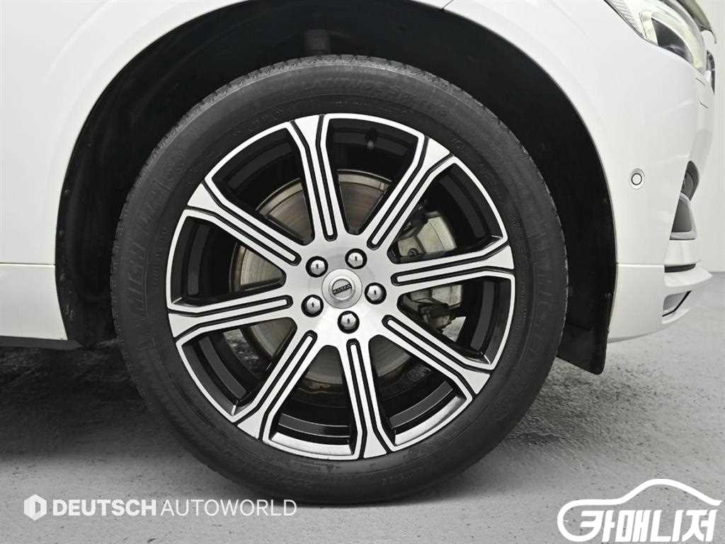 볼보 XC60(2세대) D5 AWD 인스크립션 썸네일 5