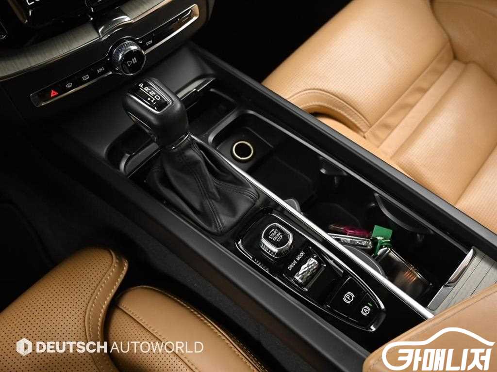 볼보 XC60(2세대) D5 AWD 인스크립션 썸네일 9