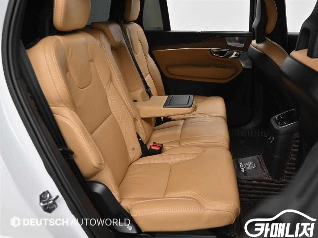 볼보 XC90 2세대 2.0 T8 AWD 썸네일 12