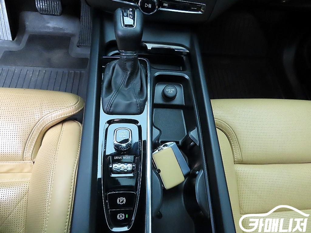 볼보 XC60(2세대) B5 AWD 인스크립션 썸네일 10