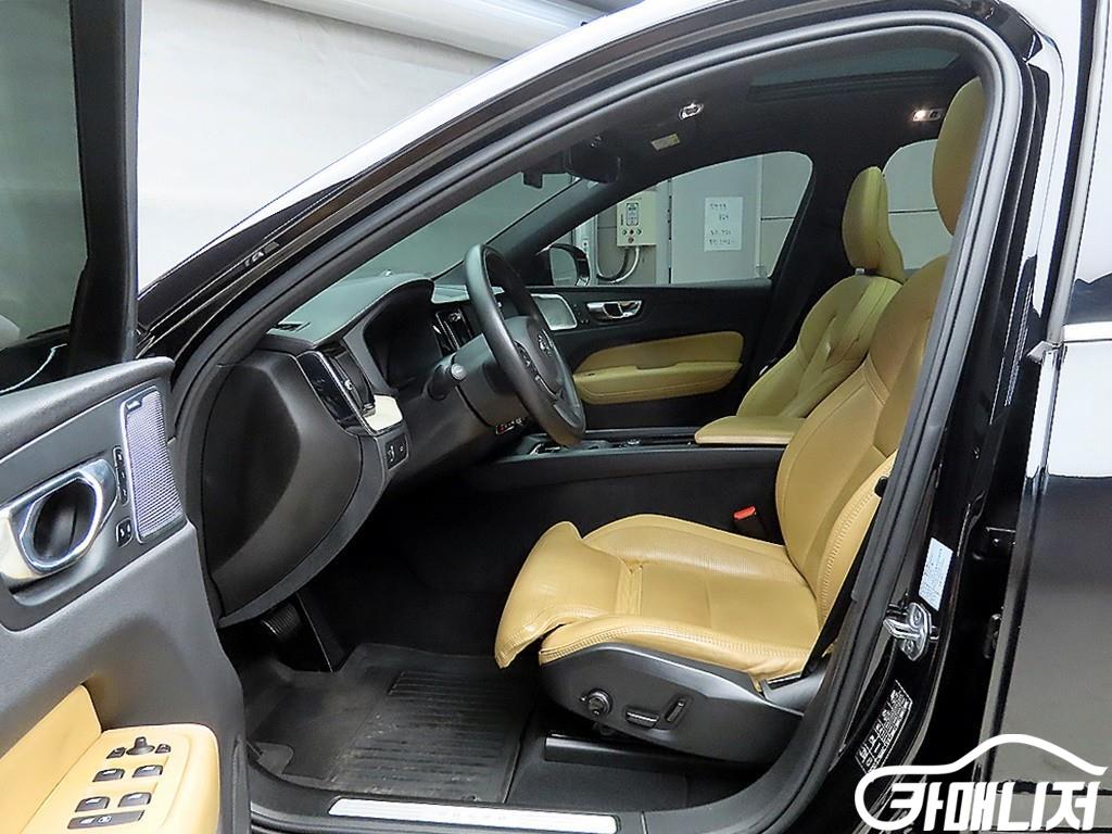 볼보 XC60(2세대) B5 AWD 인스크립션 썸네일 5