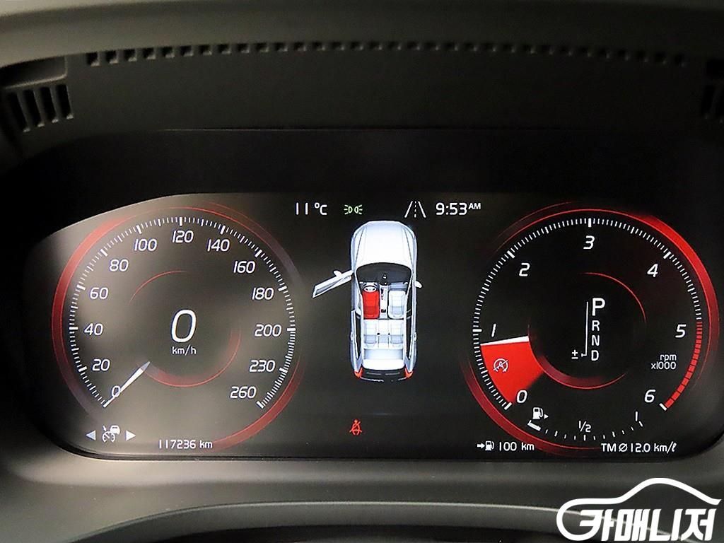 볼보 XC60(2세대) B5 AWD 인스크립션 썸네일 8