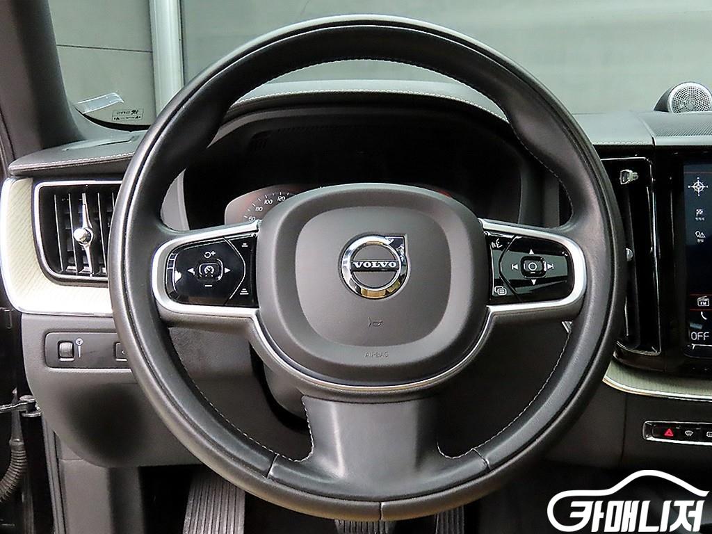 볼보 XC60(2세대) B5 AWD 인스크립션 썸네일 9