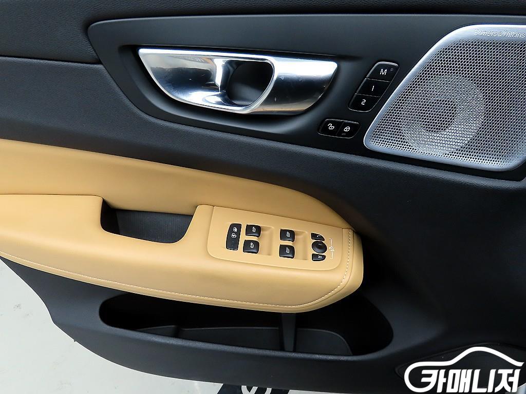 볼보 XC60(2세대) B5 AWD 인스크립션 썸네일 11