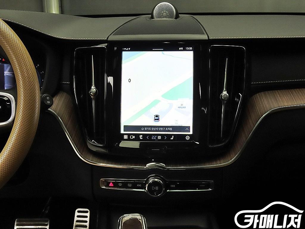 볼보 XC60(2세대) B5 AWD 인스크립션 썸네일 12