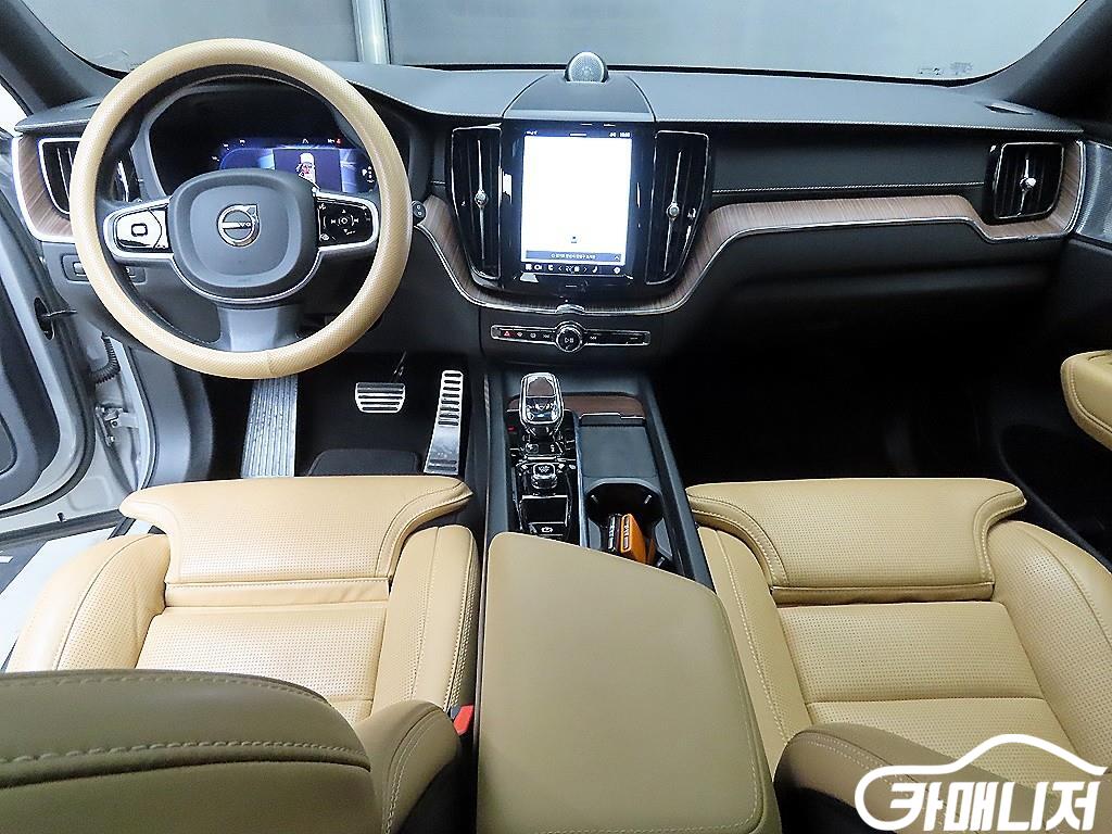 볼보 XC60(2세대) B5 AWD 인스크립션 썸네일 7