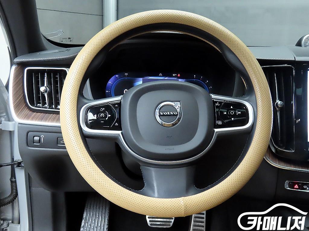 볼보 XC60(2세대) B5 AWD 인스크립션 썸네일 9