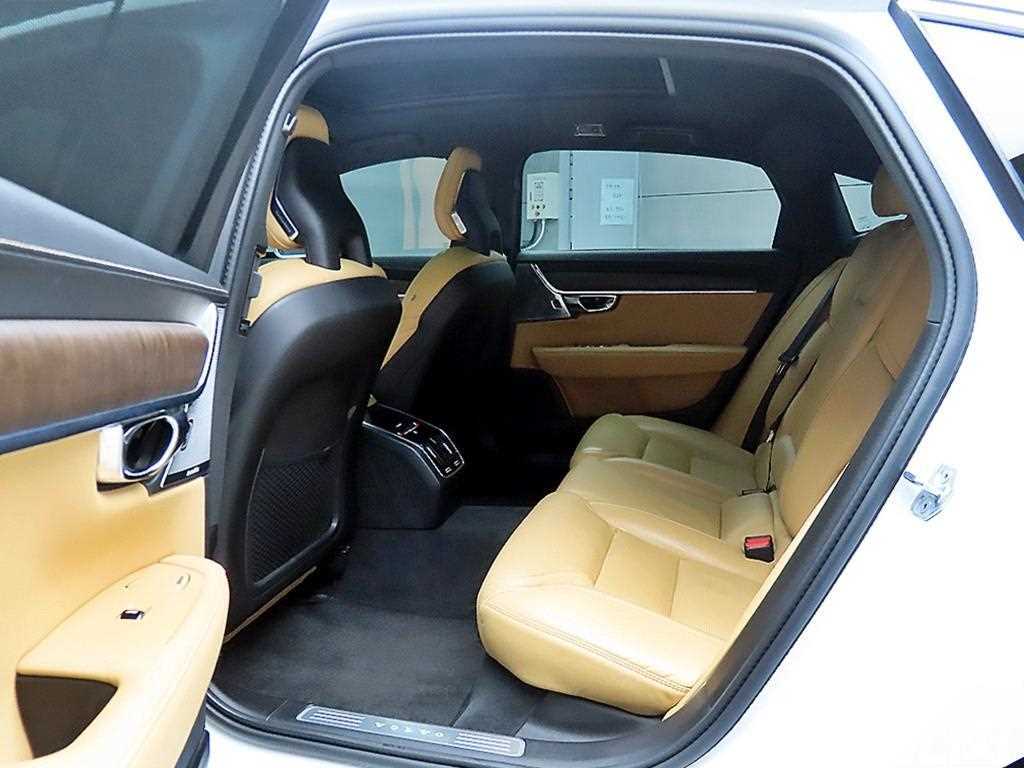 볼보 S90 B6 AWD 인스크립션 썸네일 6