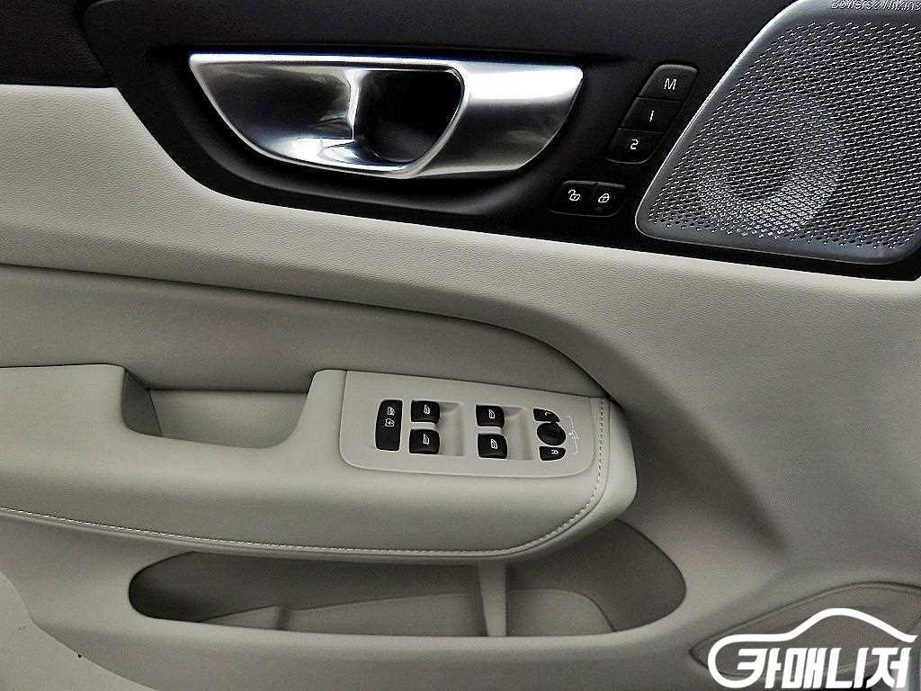 볼보 XC60(2세대) B5 AWD 울트라 브라이트 썸네일 11