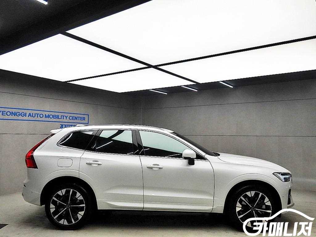 볼보 XC60(2세대) B5 AWD 울트라 브라이트 썸네일 2